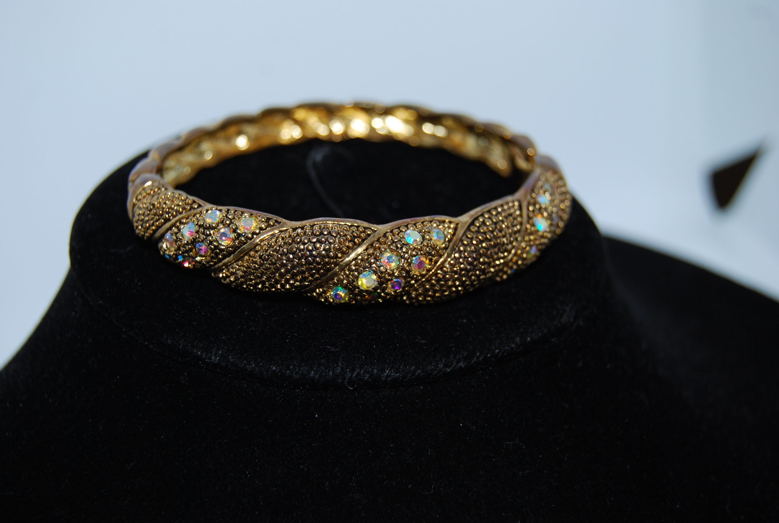 Vintage American Cocktail bangle - goldtone and Rhinestones - Image 3