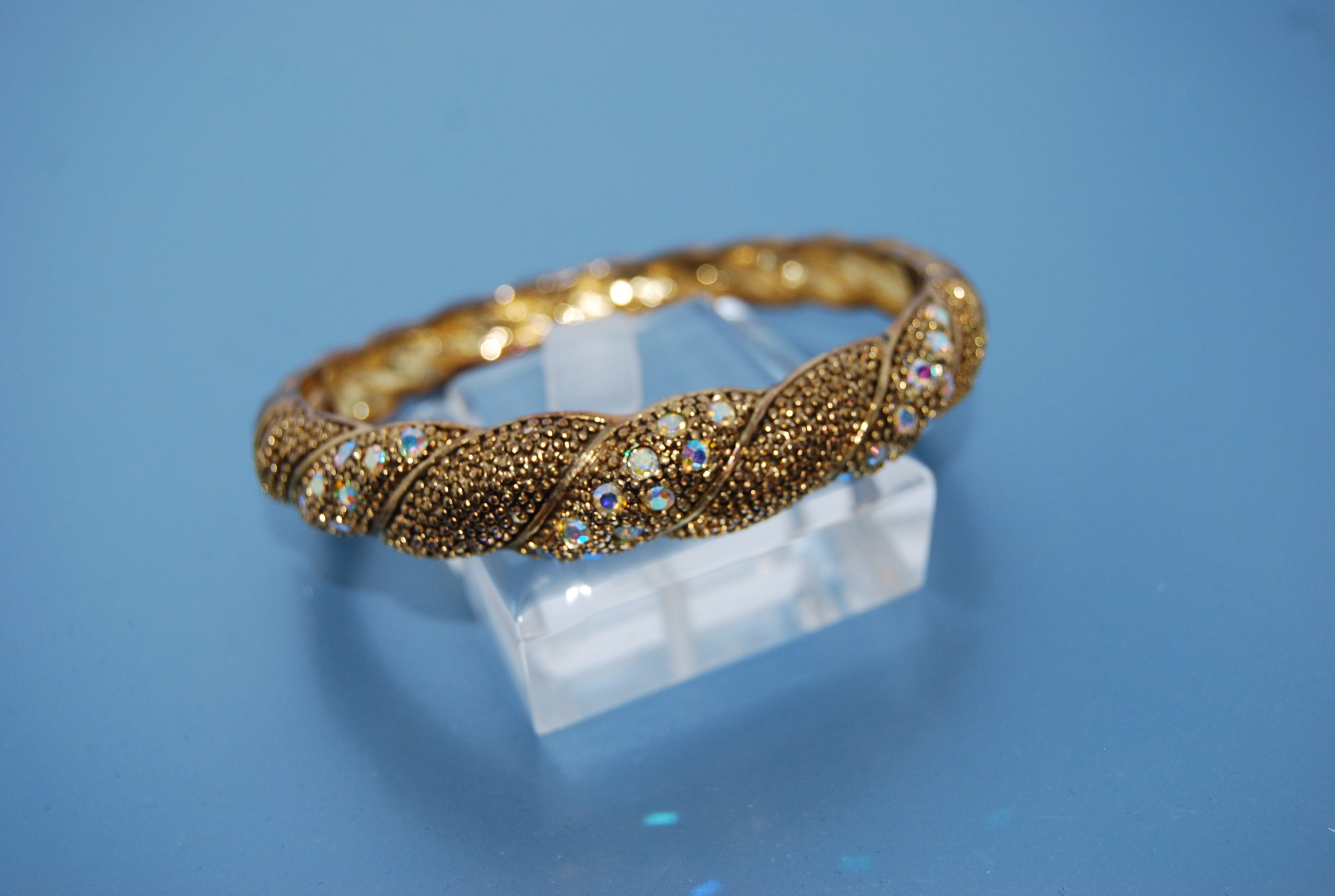 Vintage American Cocktail bangle - goldtone and Rhinestones - Image 5