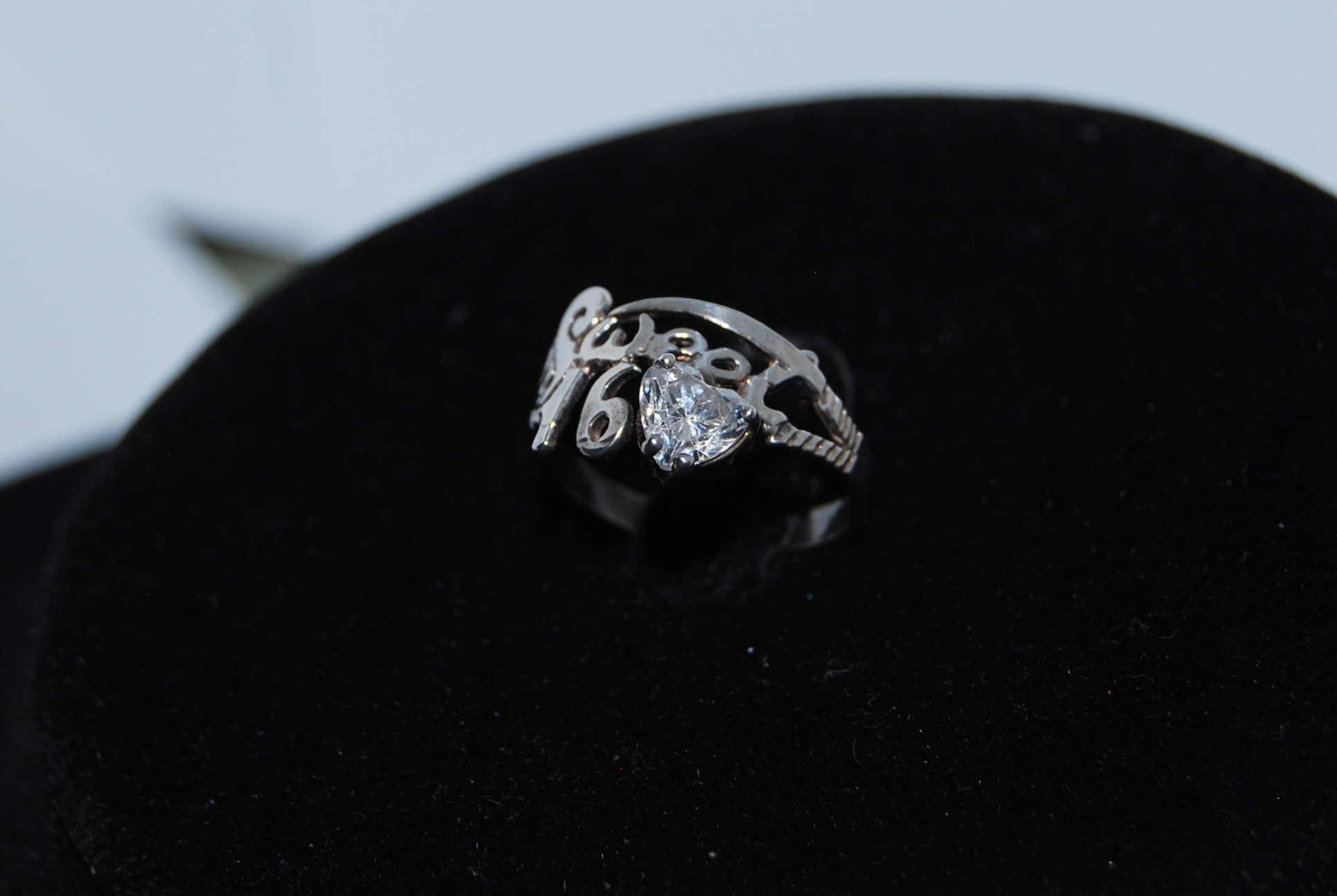 'Sweet 16' silver ring with white topaz stone - Image 3