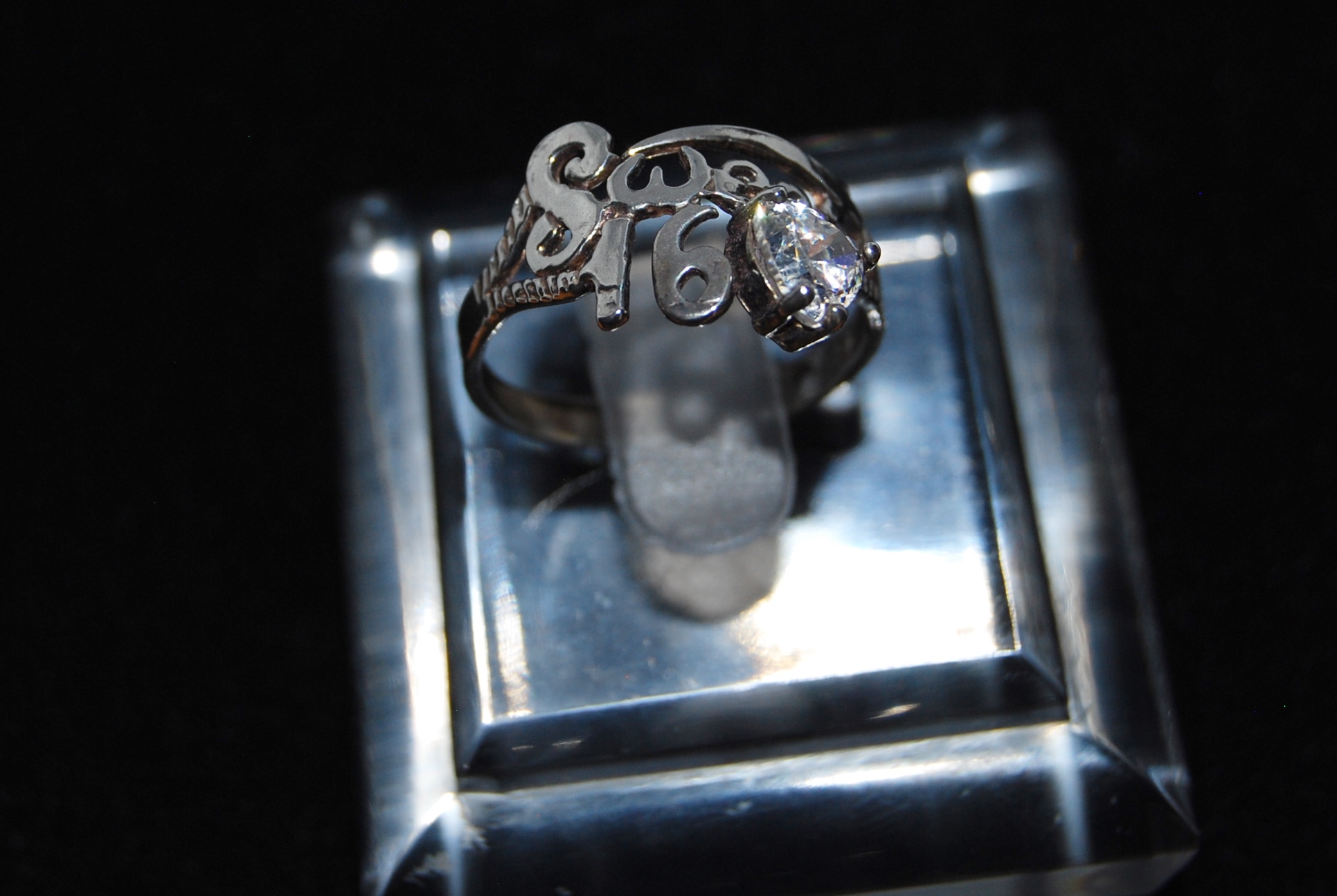 'Sweet 16' silver ring with white topaz stone - Image 2