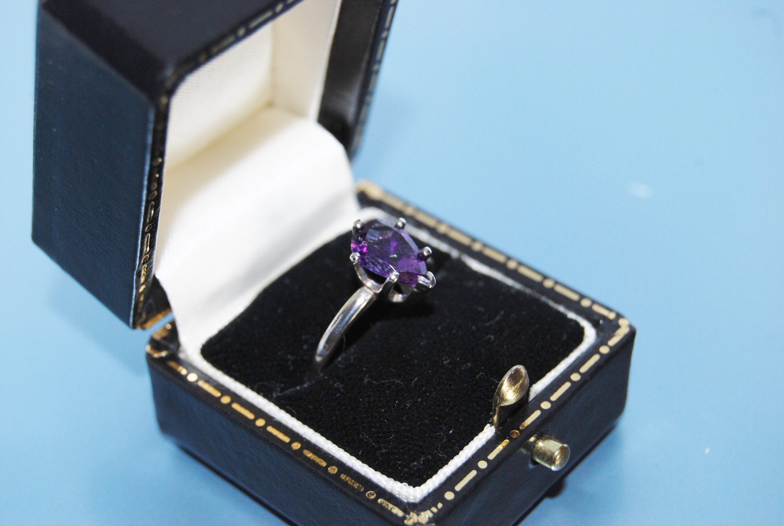 SORRY, this has now sold. 'Teardrop' Amethyst and silver basket set ring - Image 3