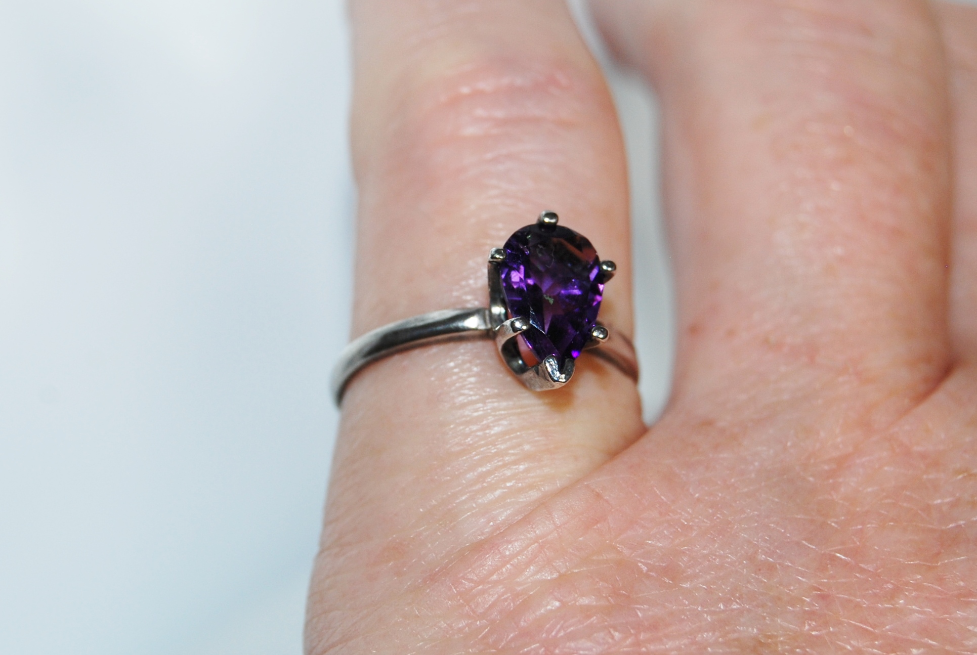SORRY, this has now sold. 'Teardrop' Amethyst and silver basket set ring - Image 10