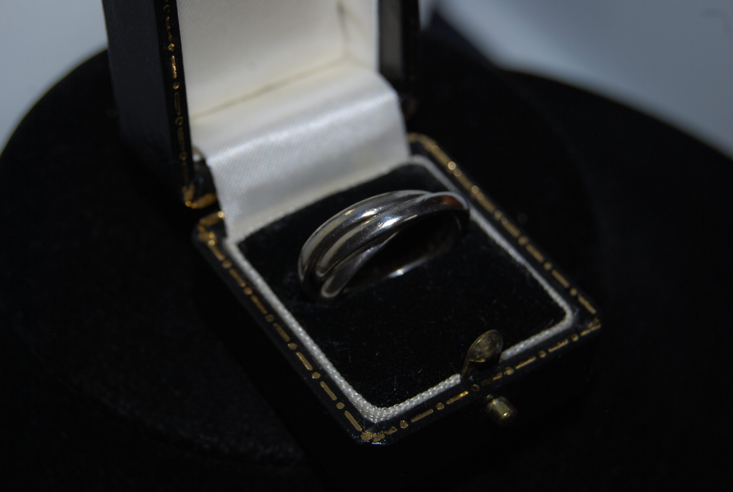 Vintage triple silver ring, 3 entwined silver rings in one. Really unusual! - Image 4