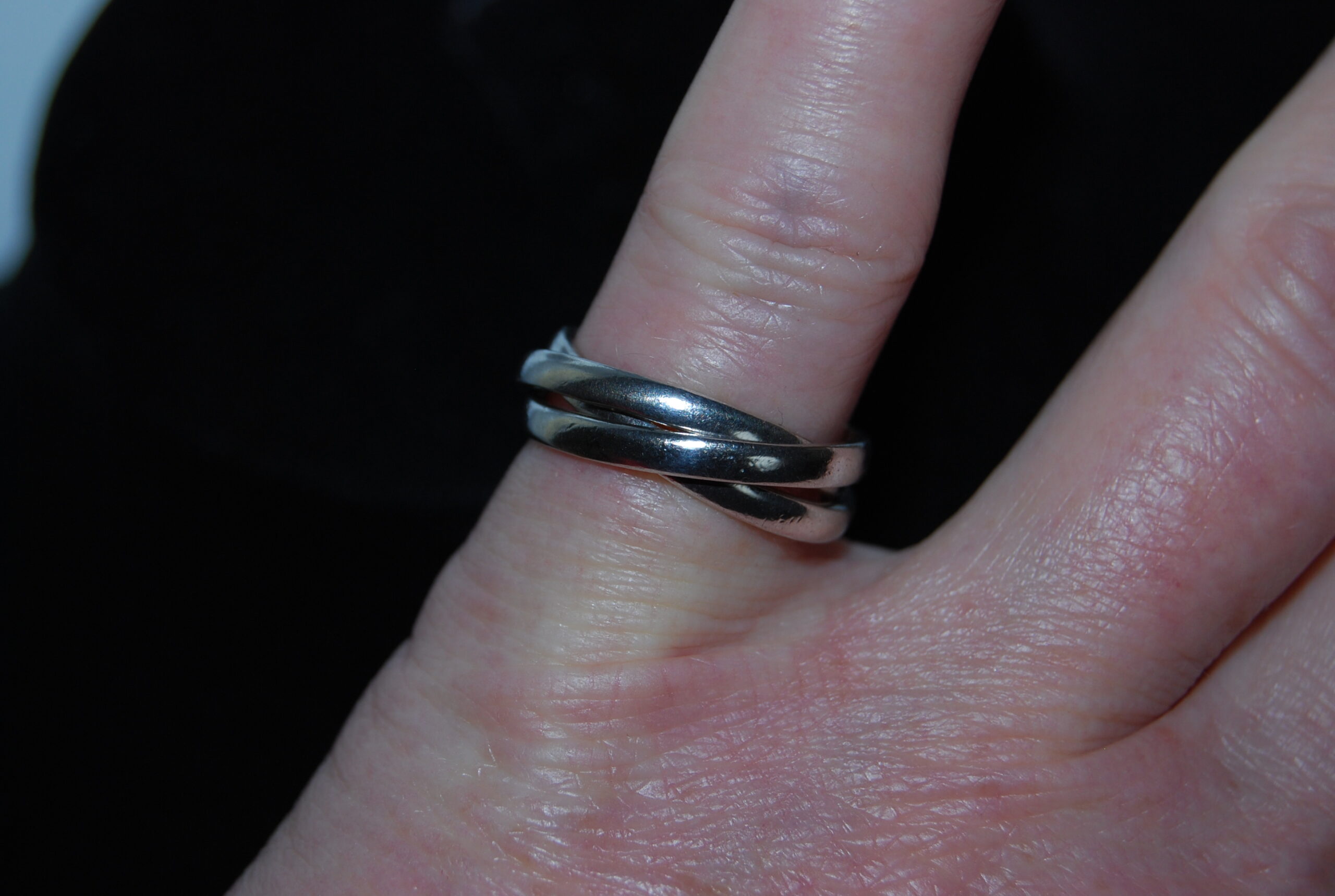 Vintage triple silver ring, 3 entwined silver rings in one. Really unusual! - Image 9