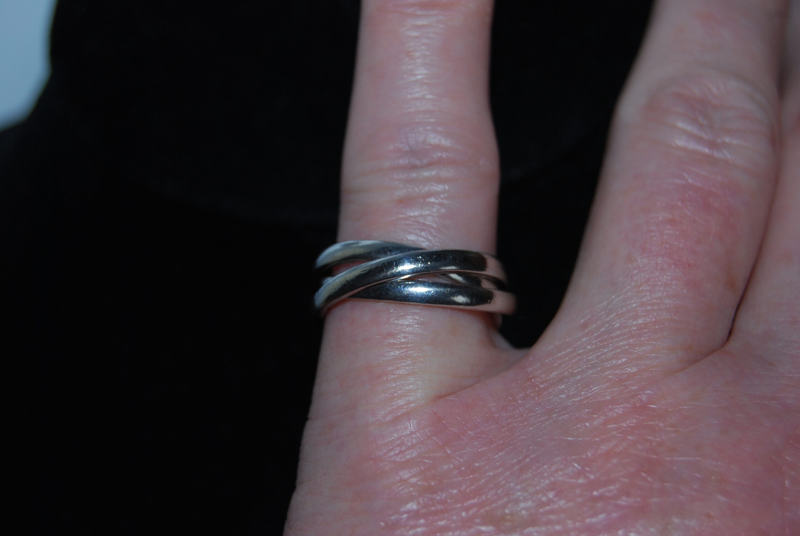 Vintage triple silver ring, 3 entwined silver rings in one. Really unusual! - Image 7