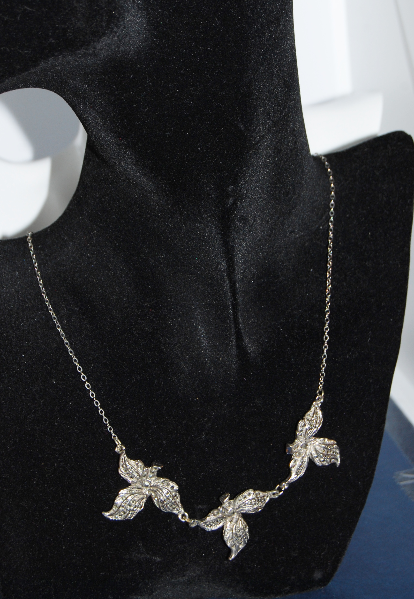 Vintage Art Nouveau marcasite leaf necklace. Delicate and pretty. - Image 3