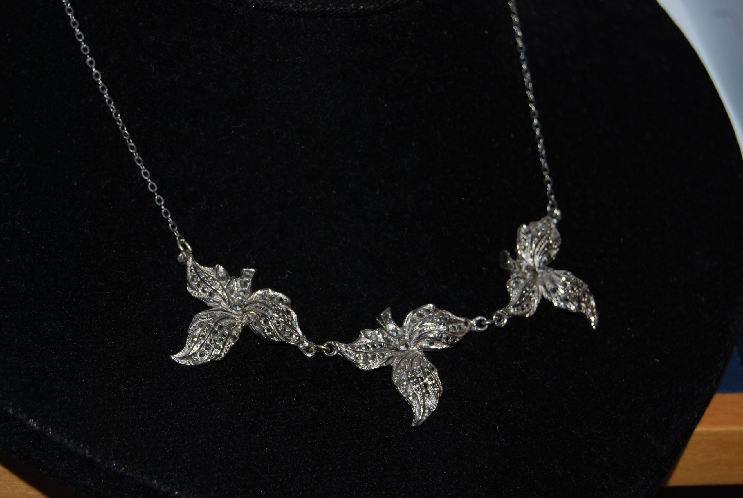 Vintage Art Nouveau marcasite leaf necklace. Delicate and pretty. - Image 2
