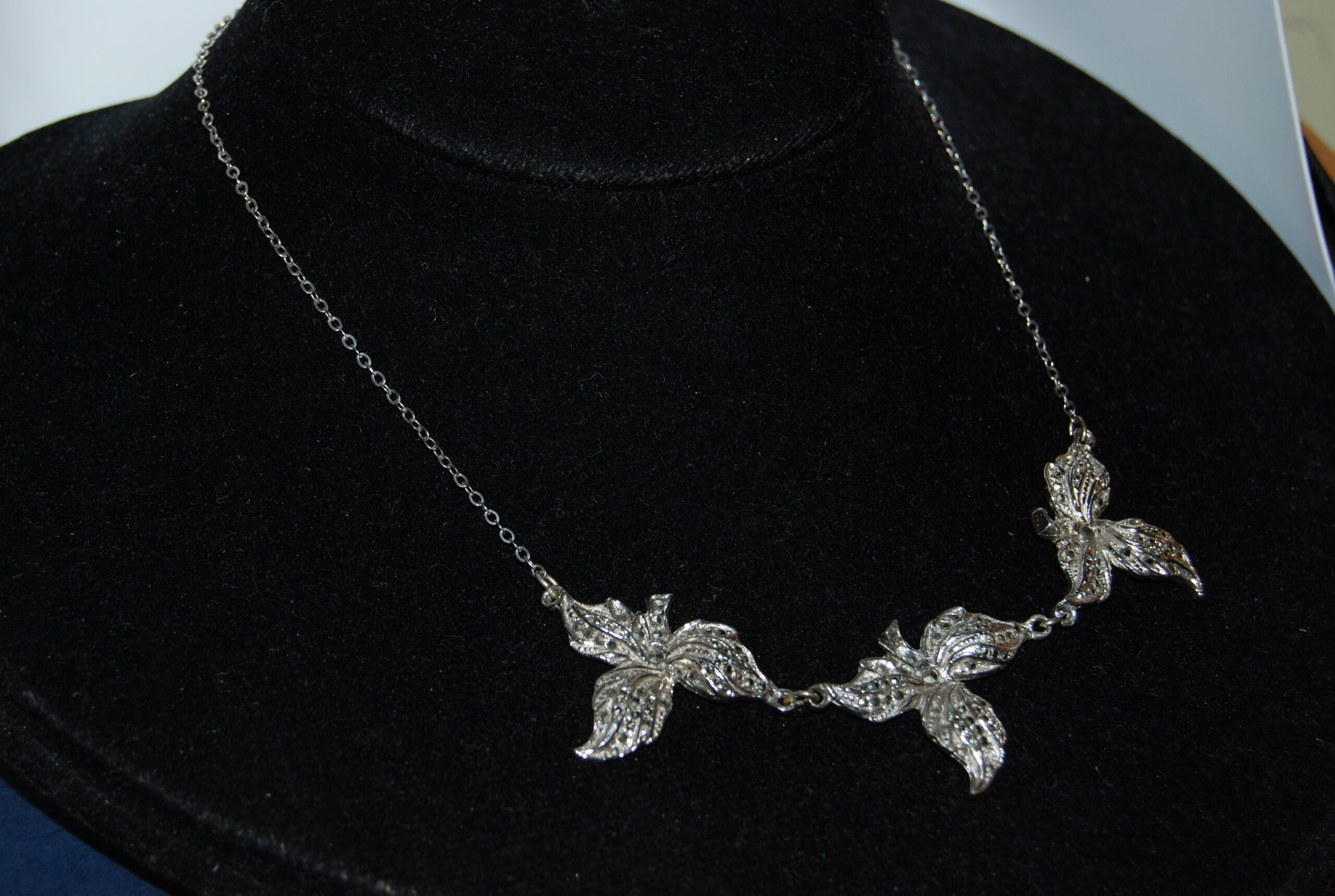 Vintage Art Nouveau marcasite leaf necklace. Delicate and pretty. - Image 8