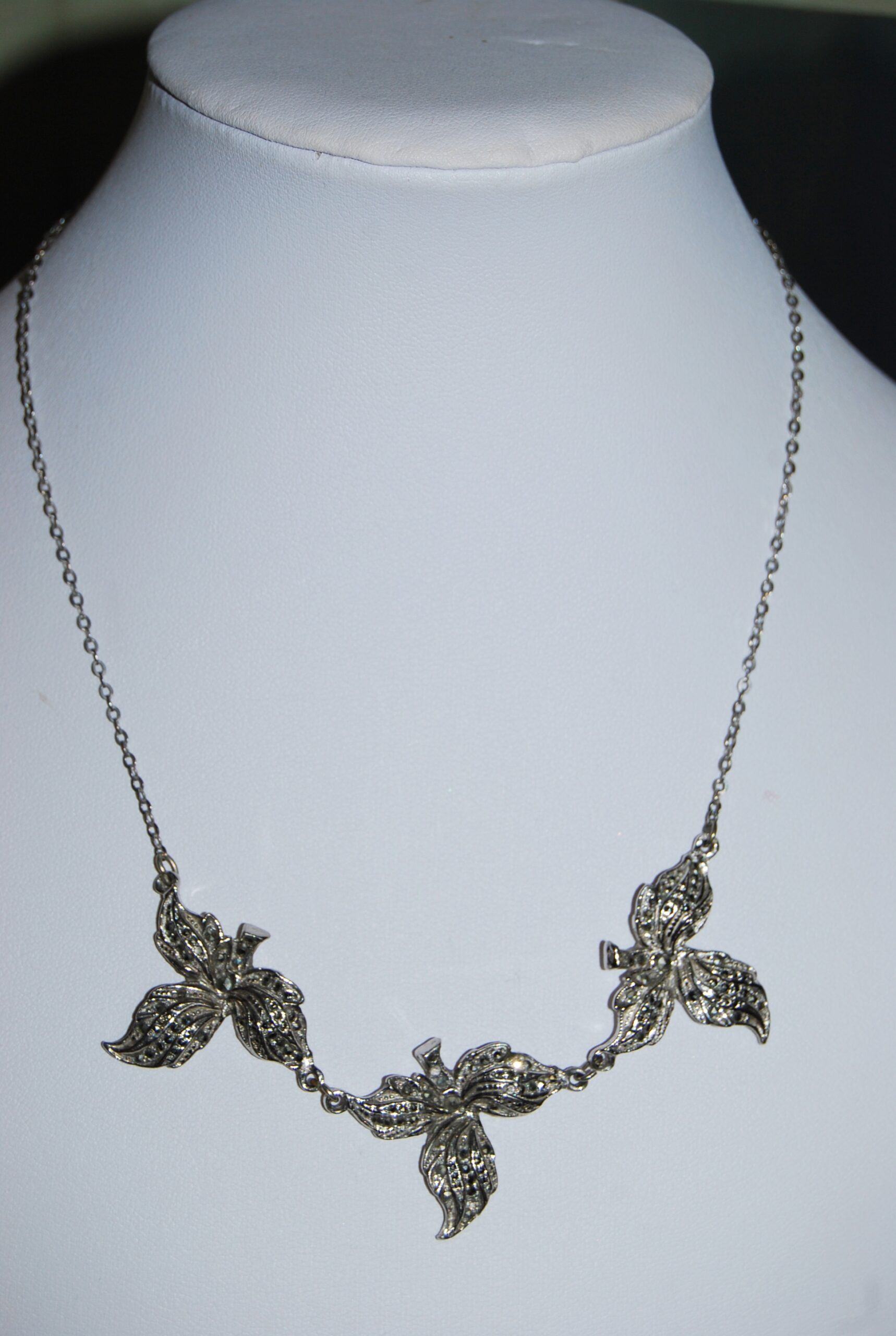 Vintage Art Nouveau marcasite leaf necklace. Delicate and pretty. - Image 7