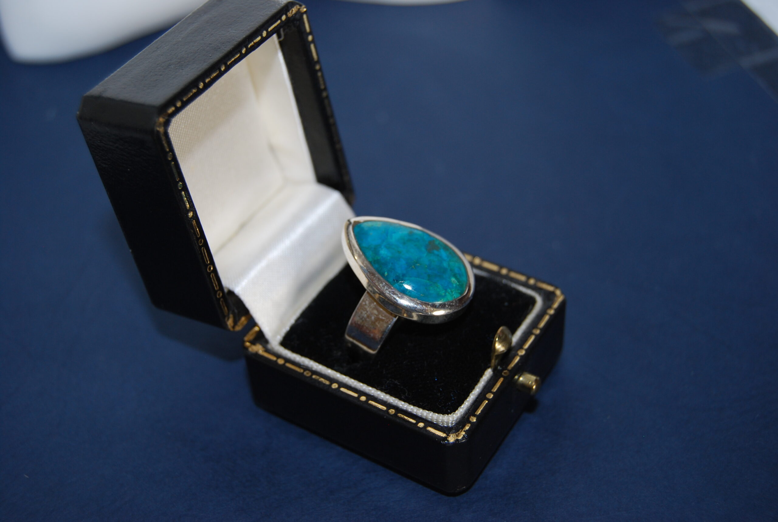 Chunky 70's style silver and Turquoise 'teardrop' ring, fabulous stone! - Image 3