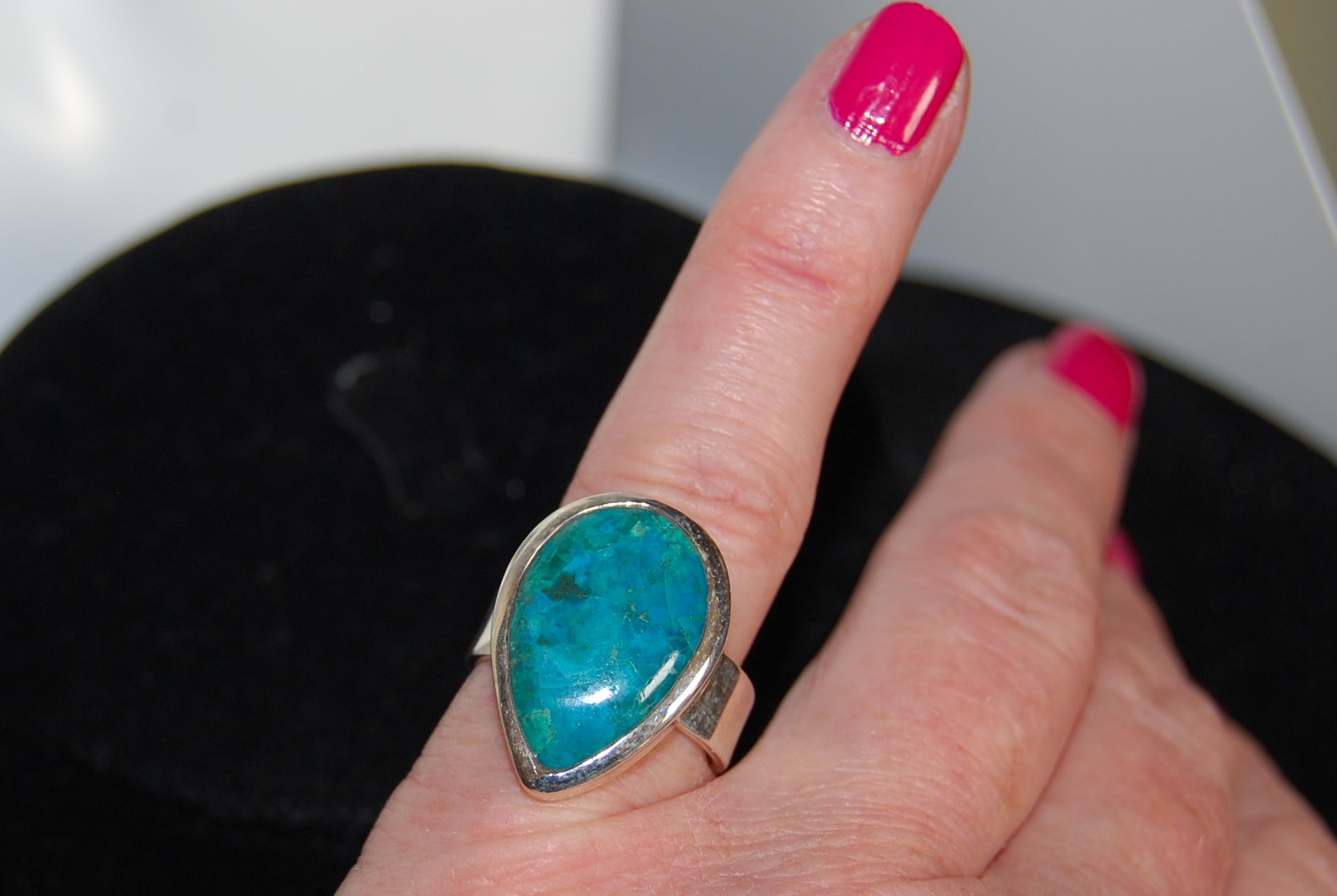 Chunky 70's style silver and Turquoise 'teardrop' ring, fabulous stone! - Image 6