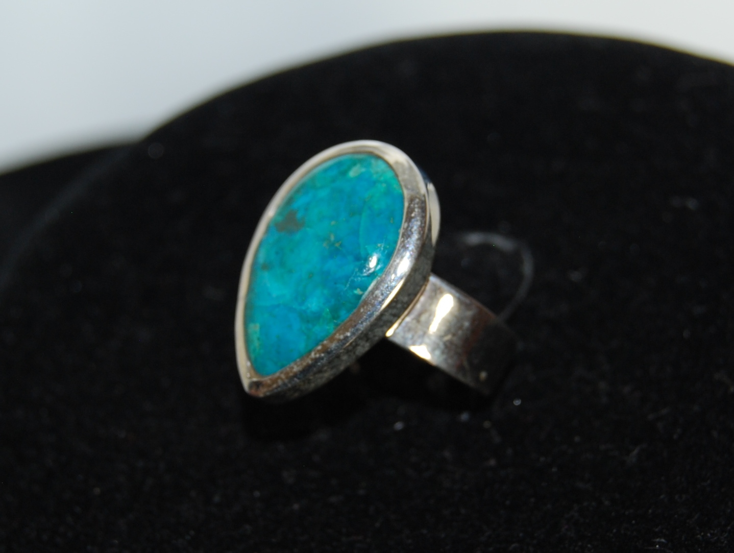 Chunky 70's style silver and Turquoise 'teardrop' ring, fabulous stone! - Image 5