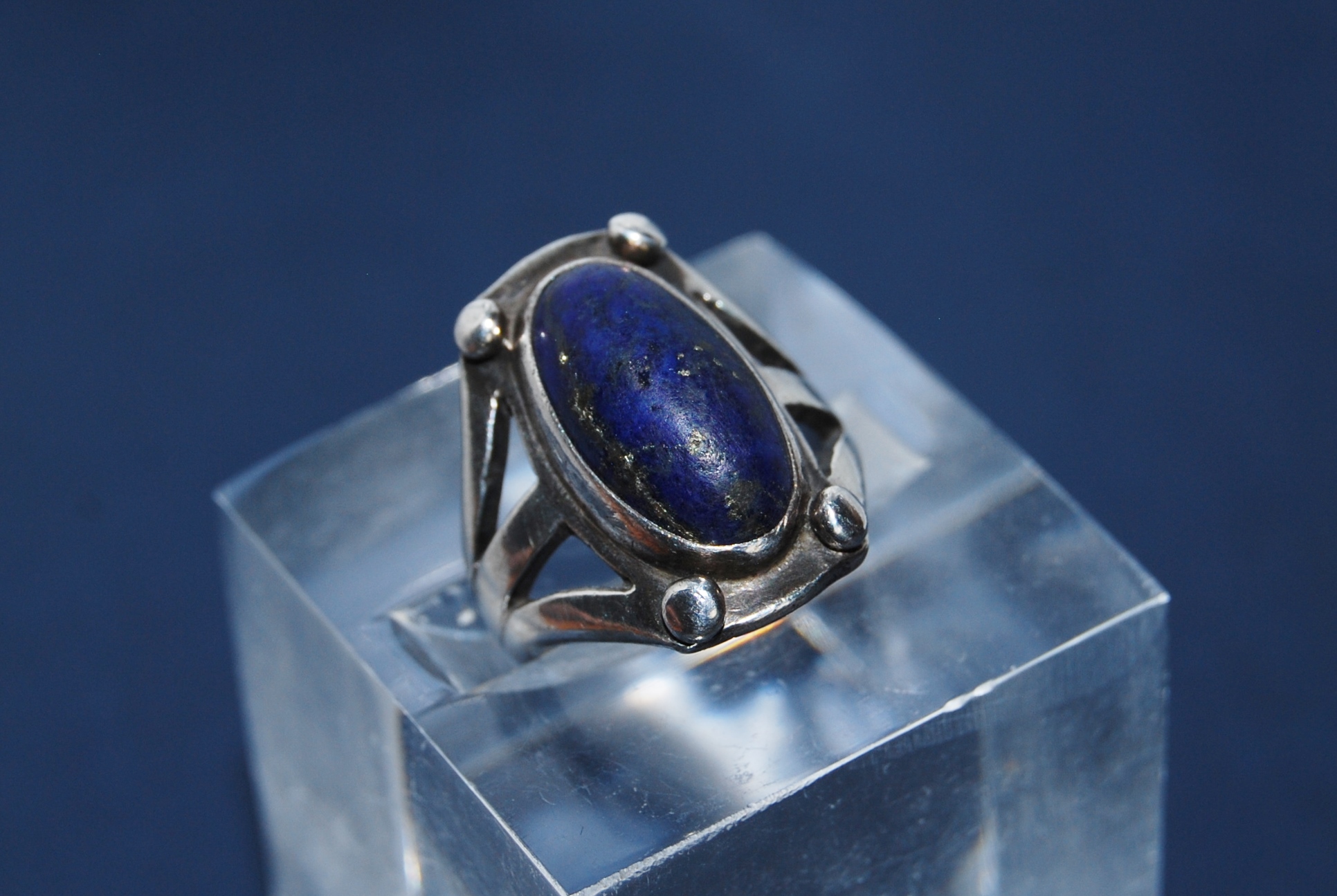Vintage authentic Art Deco Lapis Lazuli and silver ring. Beautiful Arts & Crafts design. Unusual ring, iconic of era. Ideal gift. - Image 4