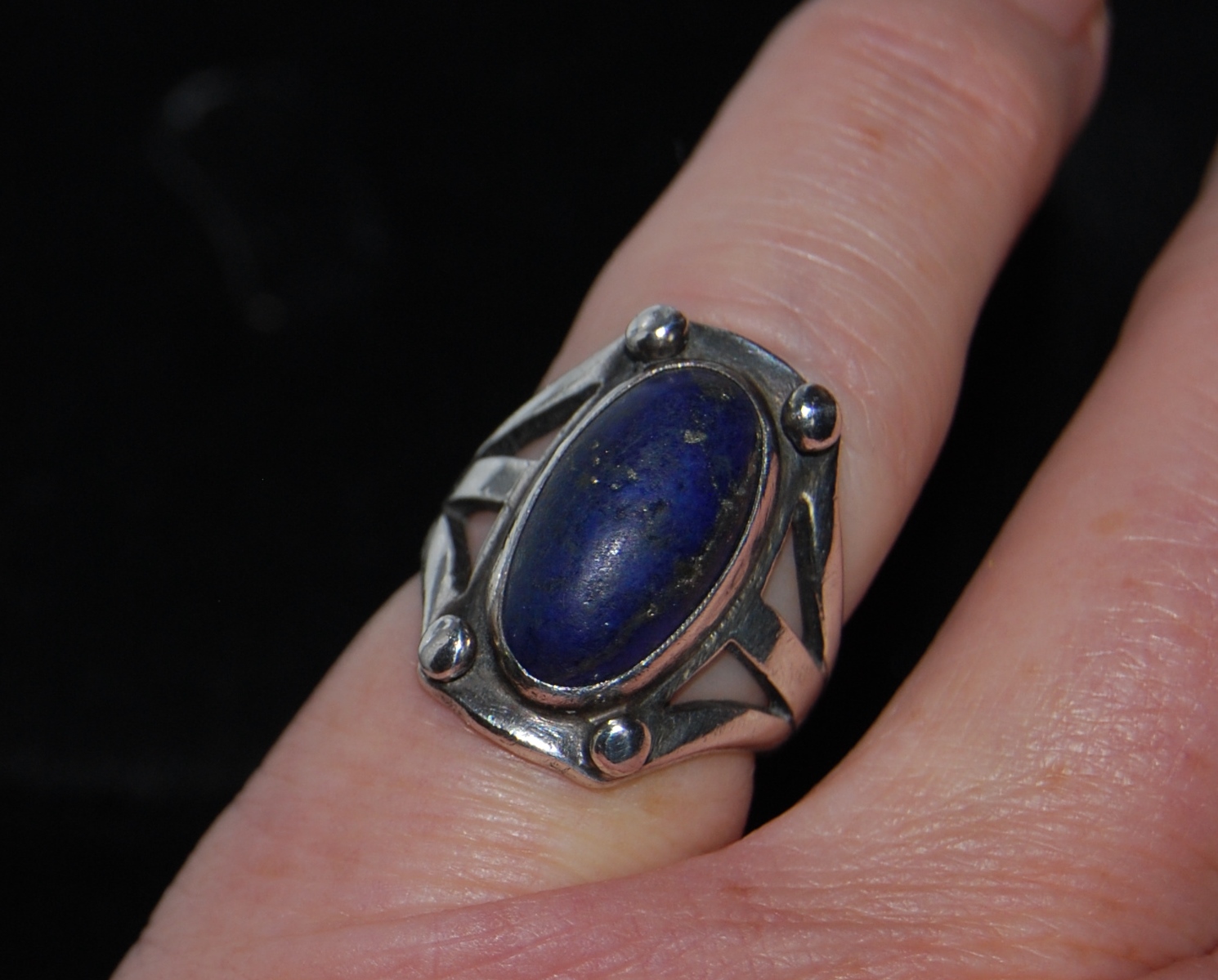 Vintage authentic Art Deco Lapis Lazuli and silver ring. Beautiful Arts & Crafts design. Unusual ring, iconic of era. Ideal gift. - Image 2