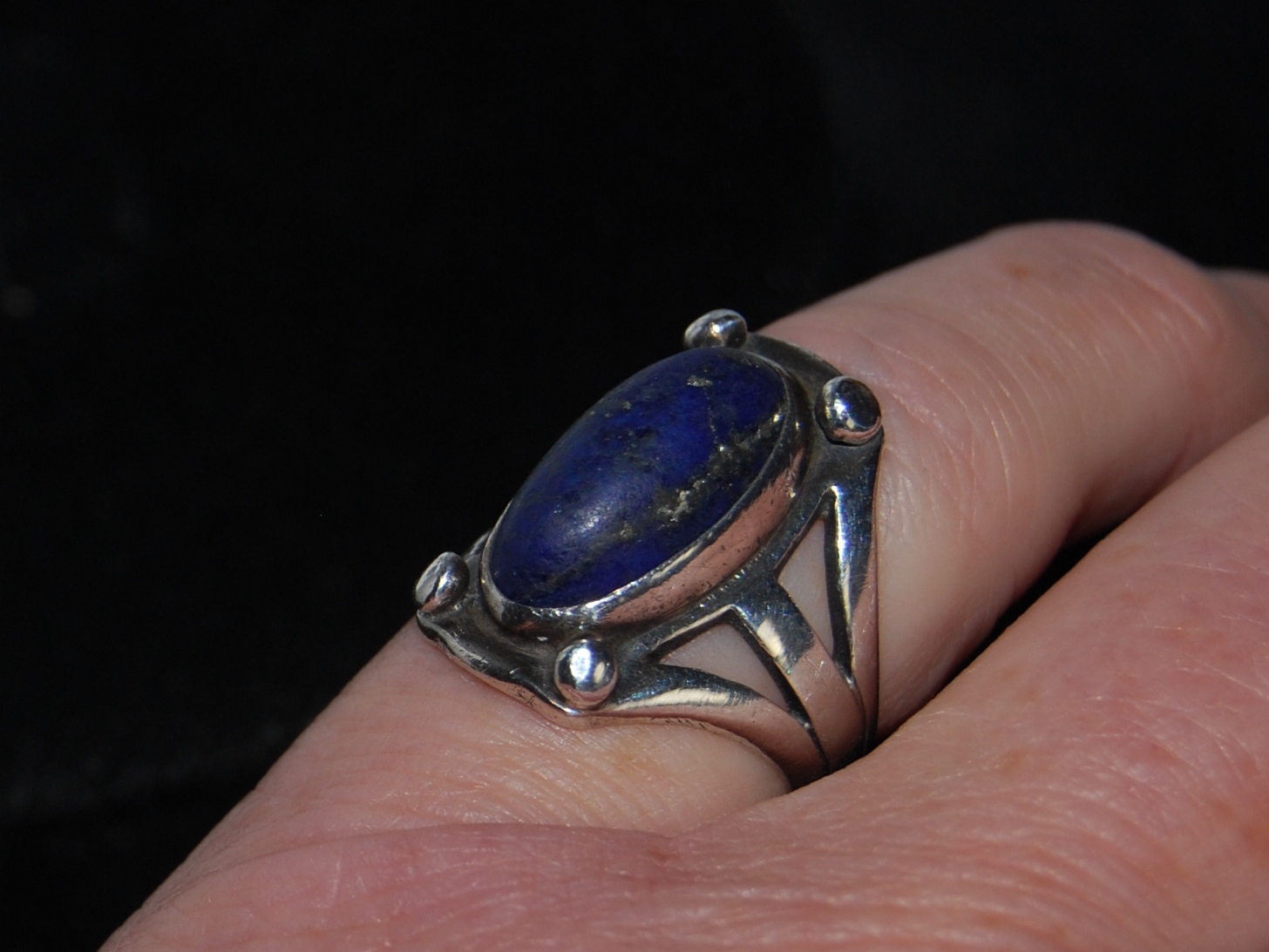 Vintage authentic Art Deco Lapis Lazuli and silver ring. Beautiful Arts & Crafts design. Unusual ring, iconic of era. Ideal gift. - Image 3
