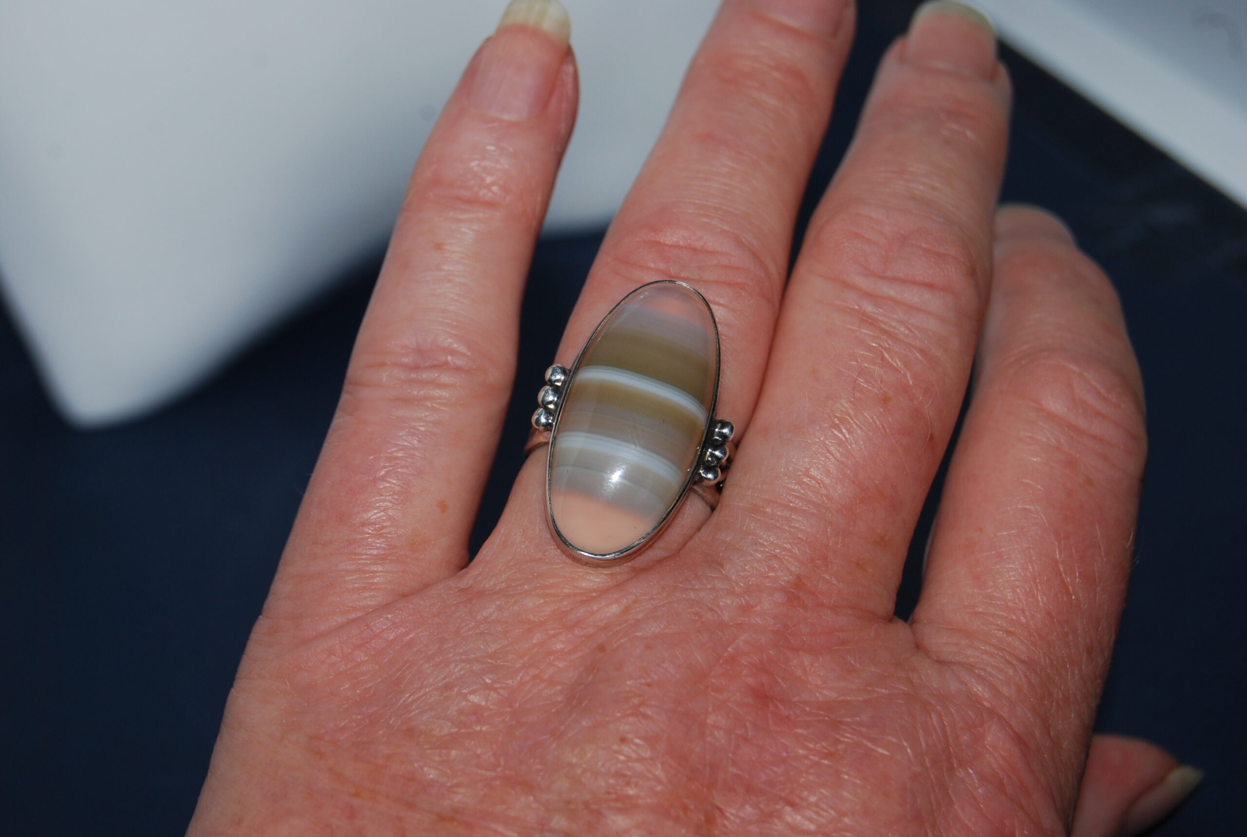 Vintage 1970's Botswanan agate and silver ring with unusual setting and celtic pattern band. Fabulous ring, so different! - Image 3